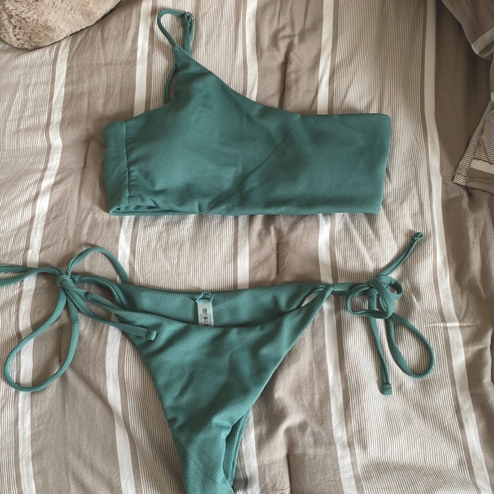 One shoulder bikini NEVER WORN WITH TAG